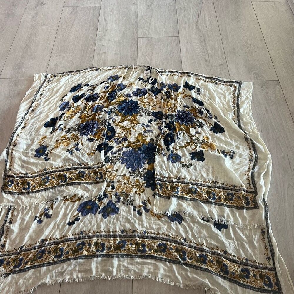 American Eagle Outfitters Poncho Cardigan Fringe Light Weight Floral One Size